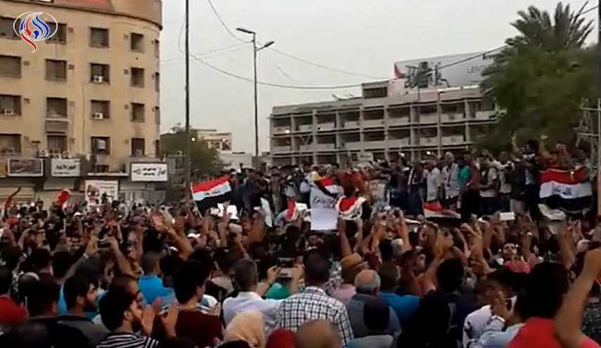 وزير الداخلية العراقي يأمر بالتحقيق في وقوع أعمال عنف بتظاهرة في النجف