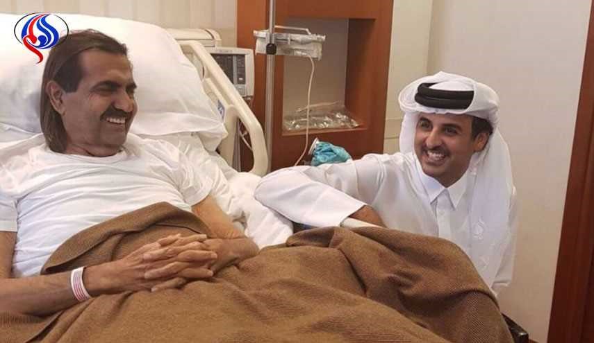 شاهد: أمير قطر يزور والده في المستشفى بعد إجرائه جراحة في الساق