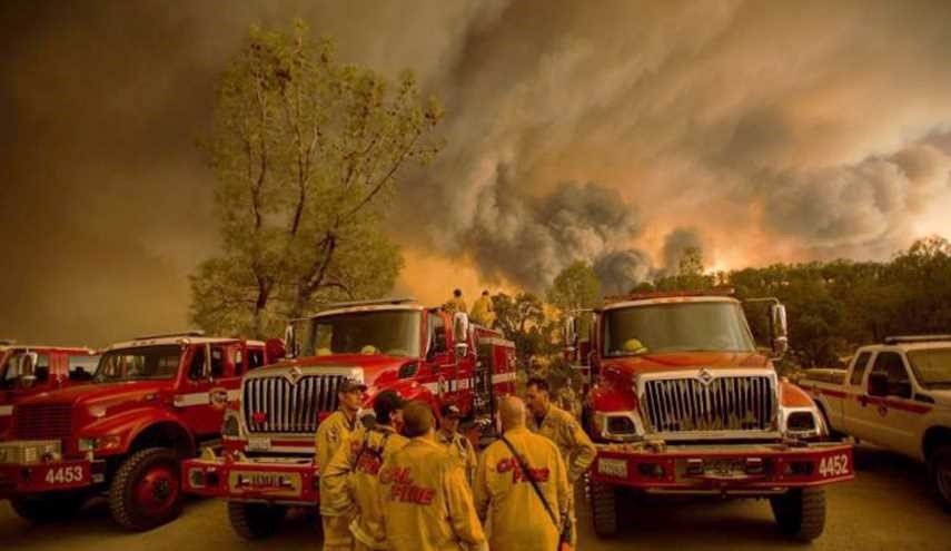 2300 رجل اطفاء يكافحون الحرائق بكاليفورنيا