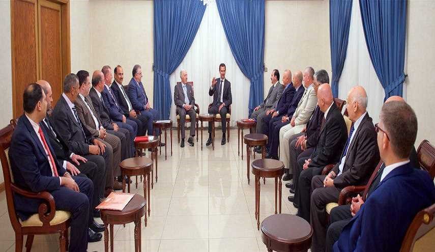 الأسد يستقبل مجموعة وجهاء حماة وممثلين عن المدينة
