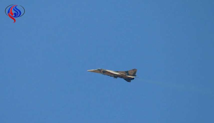 الميادين.. مصادر مطلعة تنفي إسقاط طائرة للجيش السوري في البادية