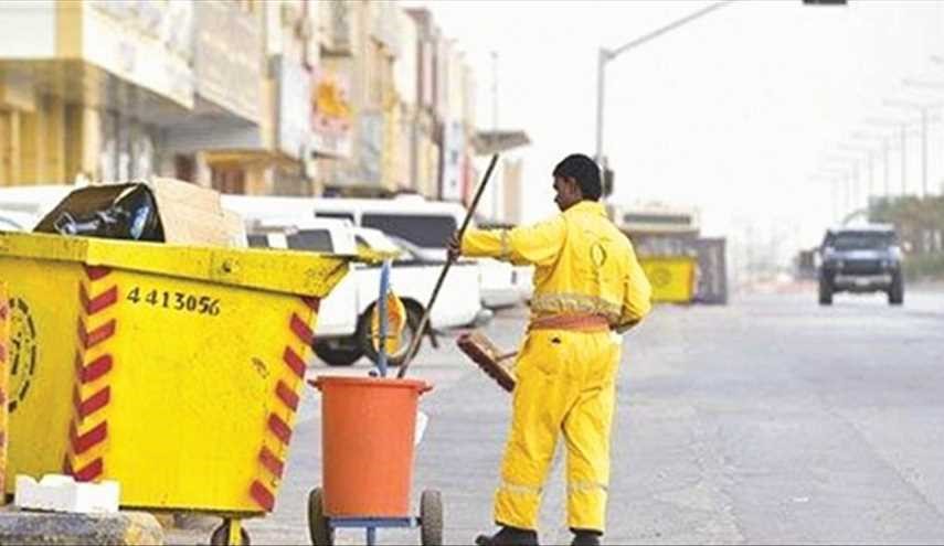 عامل نظافة في الكويت يفجر جدلا واسعا بسبب فعلته 