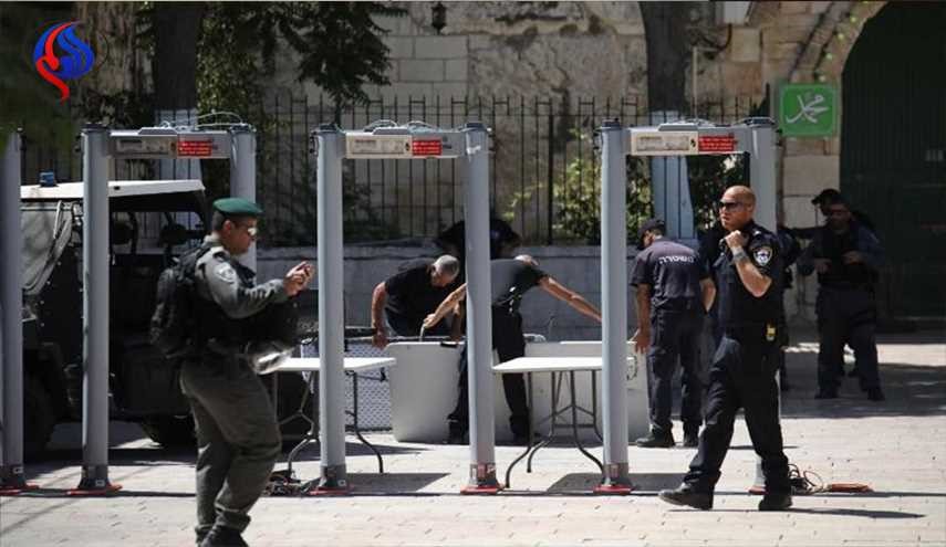 الاحتلال يشرع بتركيب بوابات إلكترونية على بوابات المسجد الأقصى