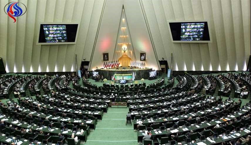 أعضاء مجلس الشورى یؤكدون التزامهم بتوجیهات قائد الثورة بشأن الاتفاق النووي