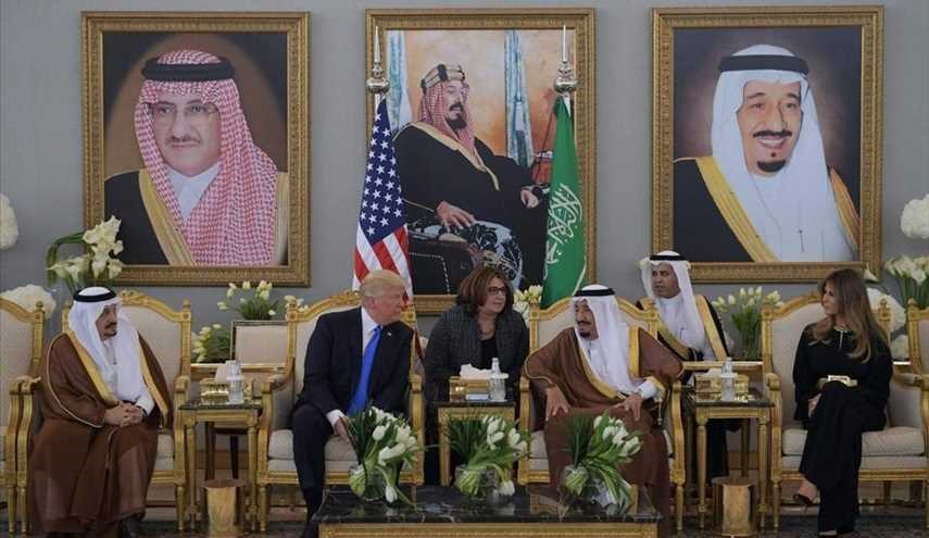 صحيفة بريطانية تسخر من لقاء ترامب بالملك السعودي.. ونعتذر لركاكة الالفاظ!