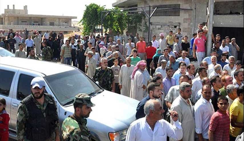 Hundreds of Syrian People Return to Liberated Towns in Hama