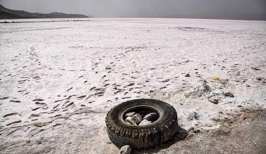 ظاهرة المد الأحمر تكاد أن تقضي على معالم الحياة في بحيرة 