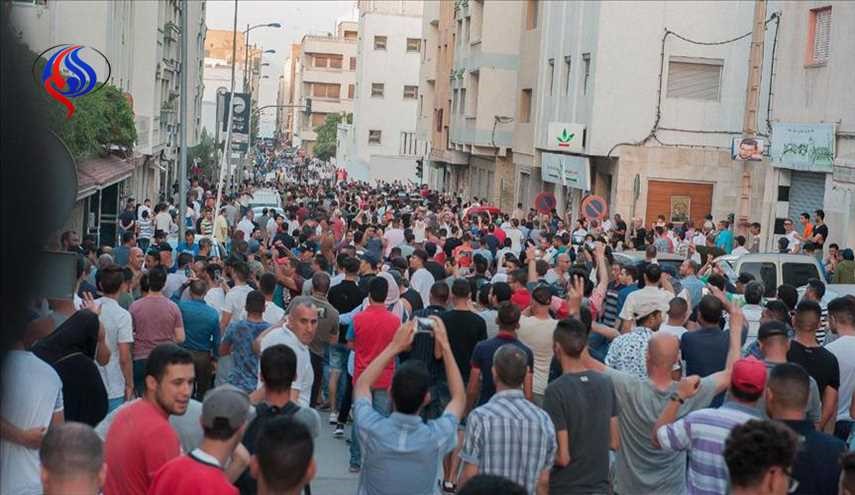 إصابة 72 رجل أمن و11 محتجا في مسيرة الحسيمة المغربية