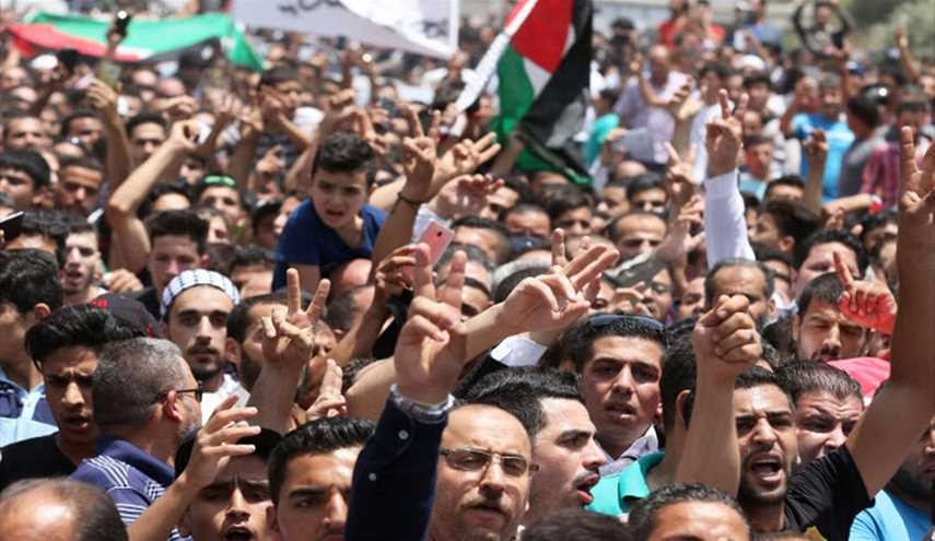 مظاهرة حاشدة في عمان تطالب بإغلاق السفارة الإسرائيلية