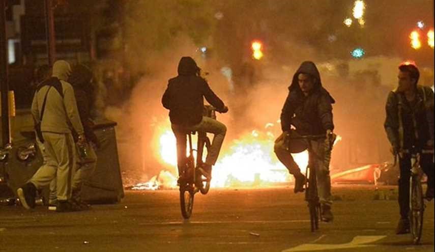 Riot Police on Streets of London as Protesters Set Fire to Barricades over Death of 20-Year-Old Rashan Charles