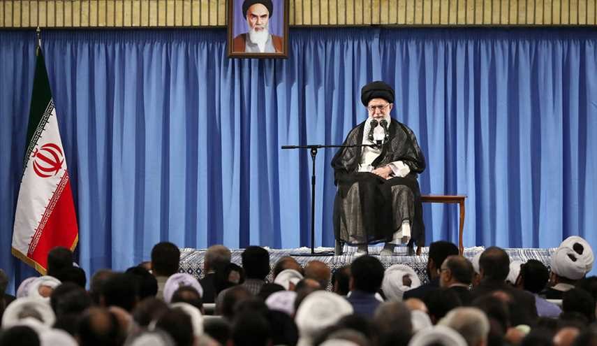 قائد الثورة الإسلامية يستقبل المسؤولين والمعنيين بشؤون الحج / صور