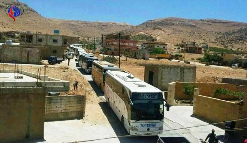 حافلات مسلحي عرسال تقترب من حماة