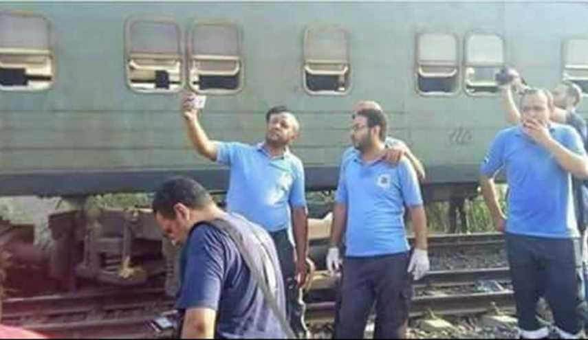 مصر .. “سيلفي” لمسعفين يشعل “فيسبوك” و”تويتر” (شاهد)!