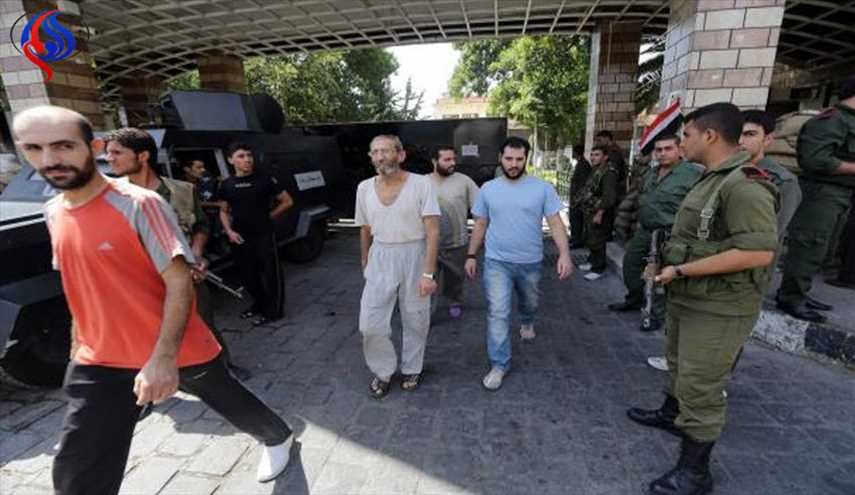 دمشق تطلق سراح 102 مسلحا ضمن اتفاق عرسال