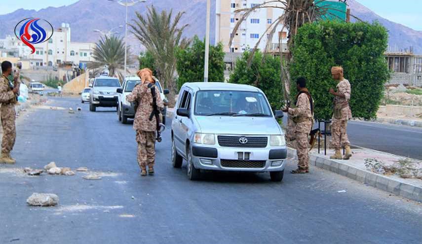 مسؤول يمني: أسلحة إماراتية وصلت للقاعدة والحرب ضد التنظيم وهمية