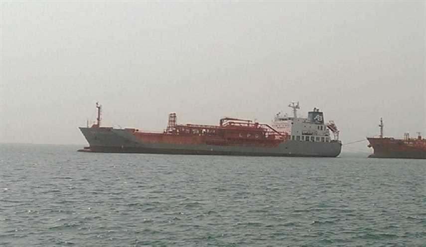 تحالف العدوان يمنع سفن المشتقات النفطية من دخول ميناء الحديدة