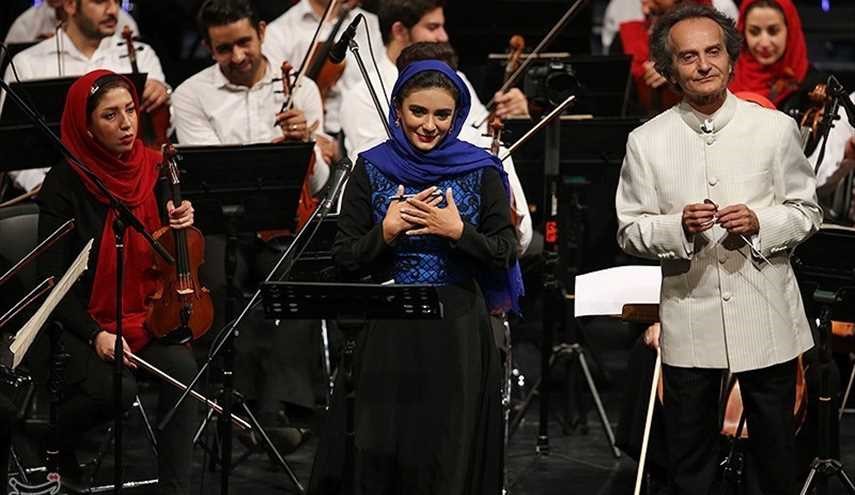 طهران السيمفونية الأوركسترا بتوجيه من شهرداد روحاني / صور
