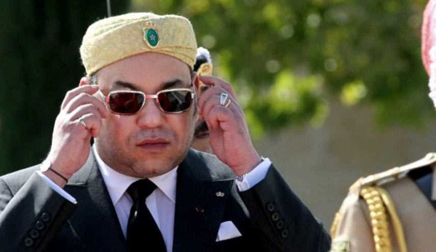 رغم أزمة الرياض مع الدوحة.. ملك المغرب يقضي عطلته في يخت أمير قطر