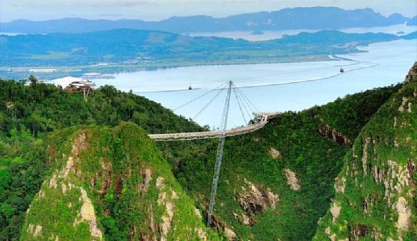جسر السماء و التلفريك في لانكاوي في ماليزيا
