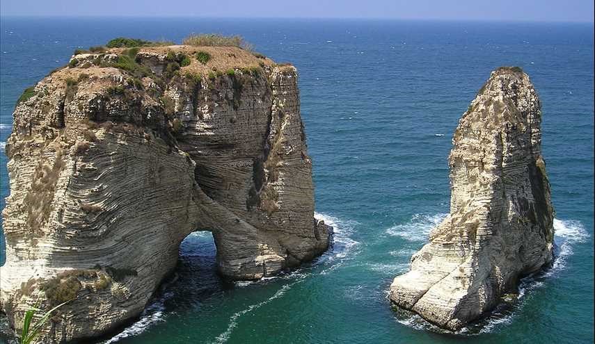 صخرة الروشة في بيروت ، لبنان
