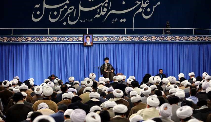 قائد الثورة الاسلامية يلقي اول محاضرة في البحث الخارج الفقهي في العام الدراسي الجديد