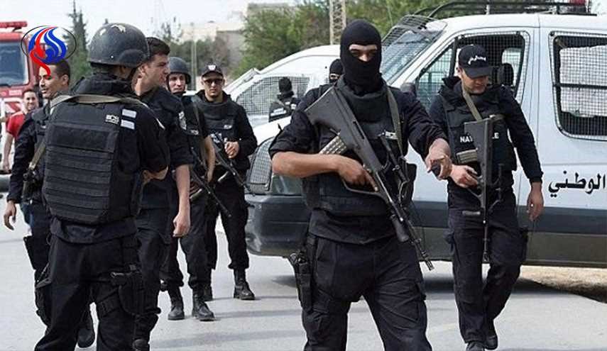الكشف عن خلية إرهابية بحوزتها ملابس عسكرية في تونس