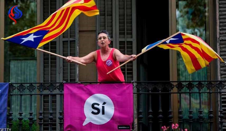 كتالونيا تتعهد بإجراء الاستفتاء حتى 