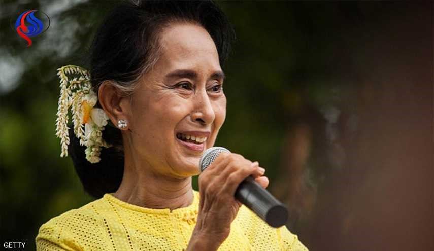 أكسفورد تعاقب زعيمة ميانمار