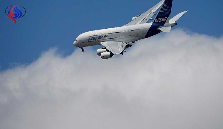 مشكلة في غطاء محرك طائرة إيرباص A380 تجبرها على هبوط اضطراري (فيديو)