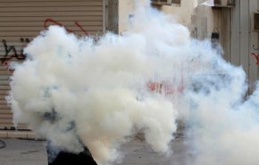 ویدئو: حمله به آرایشگاه زنانه در بحرین با گاز اشک آور!