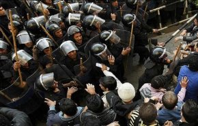 یک کشته و ده ها زخمی در درگیری های شدید پلیس و معترضان الجیزه  