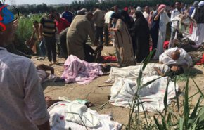 تصاویر؛ 29 کشته در برخورد دو قطار مصری
