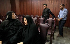 مواجه پدر و مادر آتنا اصلانی با شیطان پارس آباد در اولین جلسه دادگاه + تصاویر