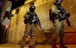 قوات الاحتلال تعتقل 20 شابا فلسطينيا جنوب نابلس
