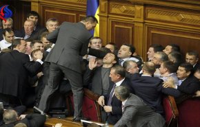 فيديو... عراك في البرلمان الأوكراني يثيره النائب يوري ليفتشينكو