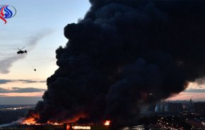 حريق في مجمع تجاري بموسكو يلتهم 55 ألف متر مربع
