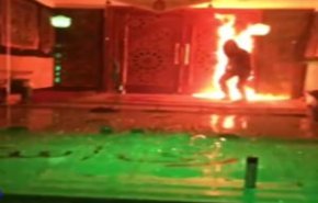 اولین فیلم از آتش زدن درب یک مسجد در تهران + توضیحات فرمانده انتظامی تهران