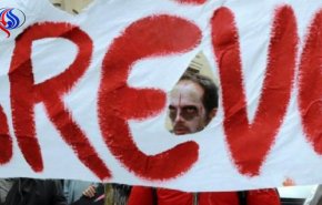 فرنسا: موظفو القطاع العام يضربون الثلاثاء احتجاجا على مشاريع الحكومة