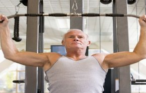 هكذا يمكنك المحافظة على قوة عضلاتك مع التقدم في العمر

