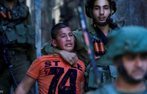 براءة أطفال فلسطينيين تحت قبضات المحتل الإسرائيلي