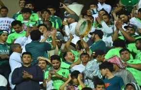 اتفاق عجیب در استادیوم‌های عربستان/ پوشیدن لباس آستین‌کوتاه ممنوع!