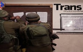 بالصور: قوات الاحتلال تغلق وسائل اعلام وشركات انتاج في الضفة الغربية المحتلة