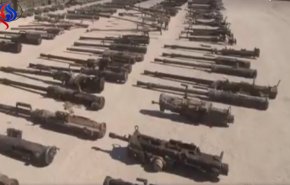 بالفيديو.. ترسانة الاسلحة الاسرائيلية من ضمنها دبابات في أوكار داعش بالميادين