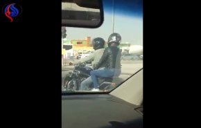 شاهد... فتاة سعودية على دراجة نارية وسط الرياض!