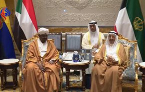 البشير في الكويت لبحث التطورات في المنطقة وجهود إعمار السودان