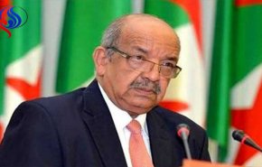 رواد الإنترنت يسخرون من وزير الخارجية الجزائري.. والسبب؟