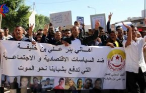 أهالي بلدة تونسية يُطالبون بتحقيق جدي في واقعة غرق مركب أبنائهم