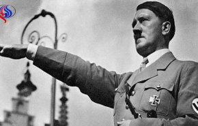 فيديو نادر لأمريكية تثیر غضب «هتلر» بعد الاقتراب منه!