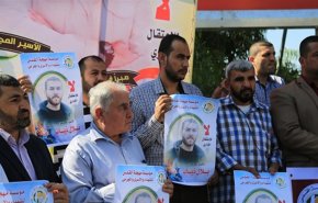 تظاهرة بغزة دعما للأسرى المضربين في سجون الاحتلال
