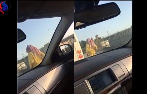 شاهد.. سعودية تتجول بسيارتها الفارهة وتسخر من عامل نظافة!